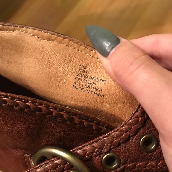 Frye Vicki - Brown Leather Ankle Bootie Stacked Heel Buckle - Size 11 - Picture 5 of 7